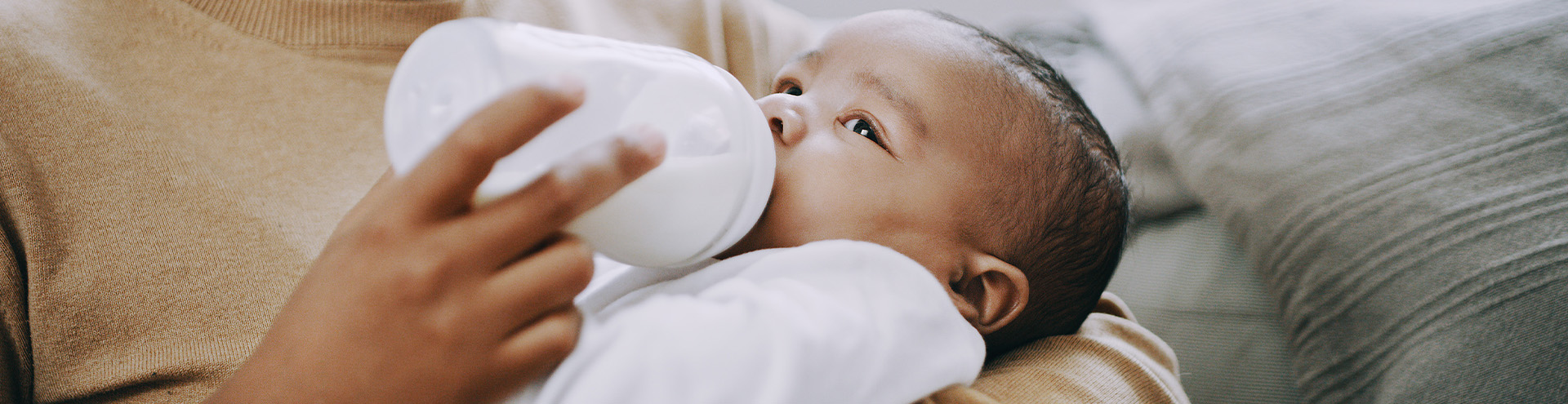 Feeding your baby with formula